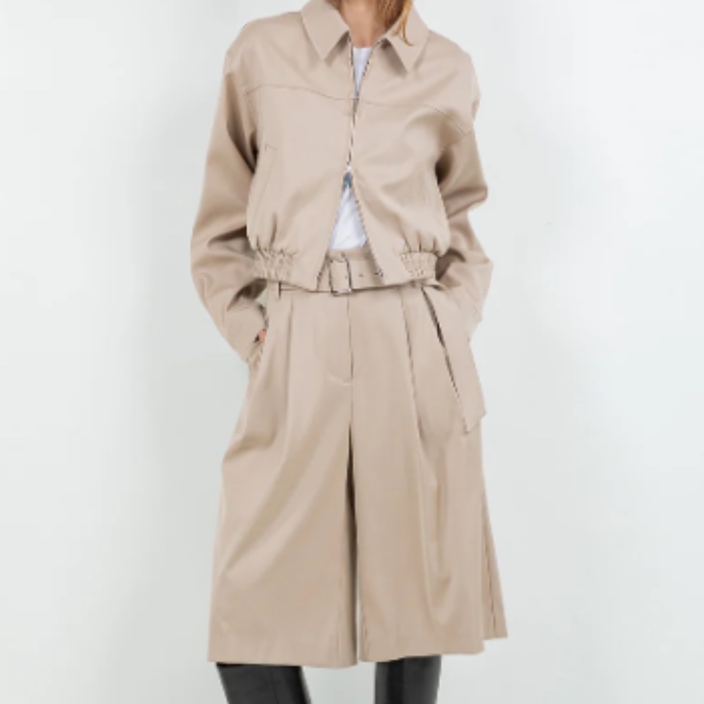 NWT ZIP UP JACKET w CAPRI LENGTH BELTED SHORTS -TAN, MED